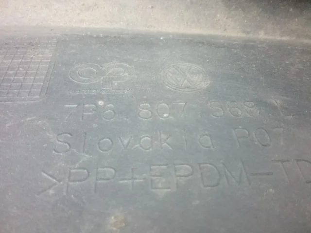 Фартук (спойлер) заднего бампера для Volkswagen Touareg II (7P5) Rest 2014-2018 на фотографиях