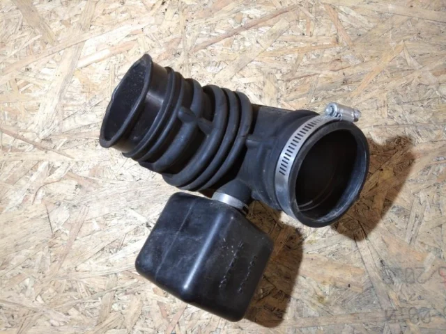 Впускной патрубок воздушного фильтра для Suzuki Grand Vitara 2005-2014 на фотографиях