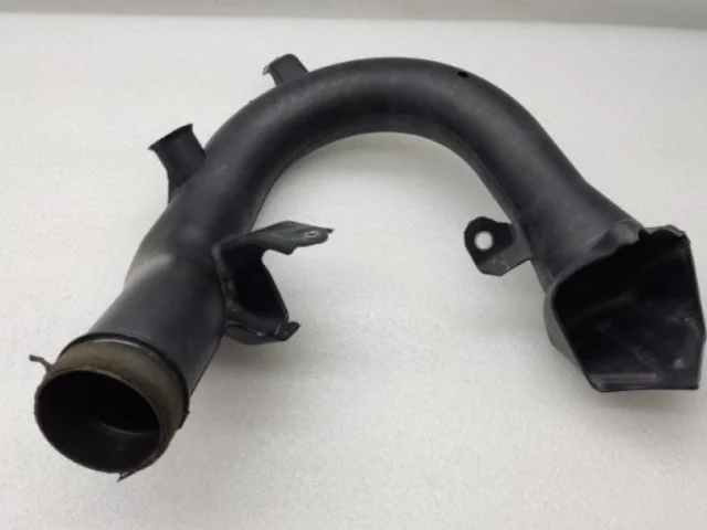 Впускной патрубок воздушного фильтра для Toyota RAV4 XA40 rest 2015-2019 на фотографиях