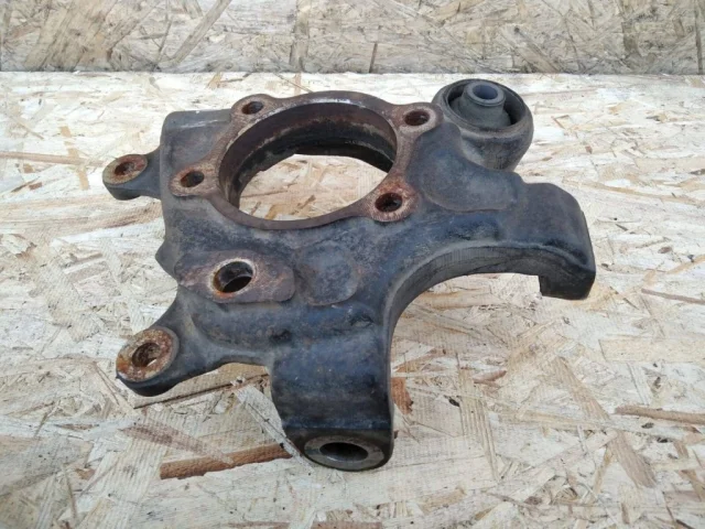 Кулак задний левый для Mitsubishi Pajero V90 5dr rest I 2011-2015 на фотографиях