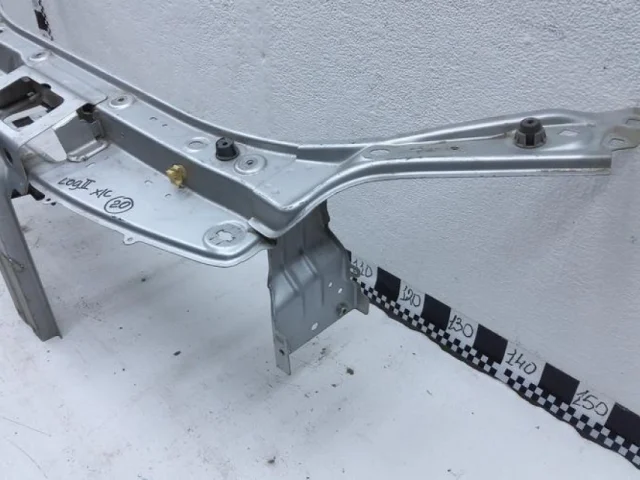 Панель радиатора (телевизор) для Renault Sandero BS 2007-2014 на фотографиях