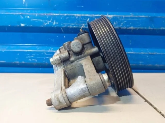 Насос ГУР для Hyundai Solaris 1 RB (2011-2013) на фотографиях