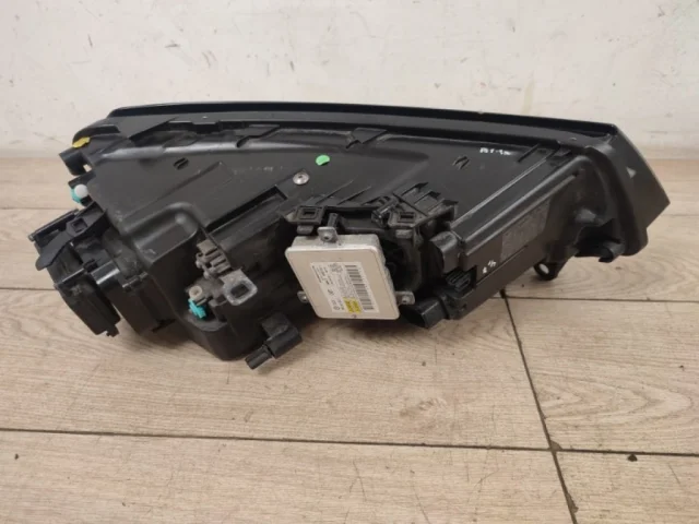 Фара ксенон левая для Volkswagen Touareg II (7P5) 2010-2014 на фотографиях