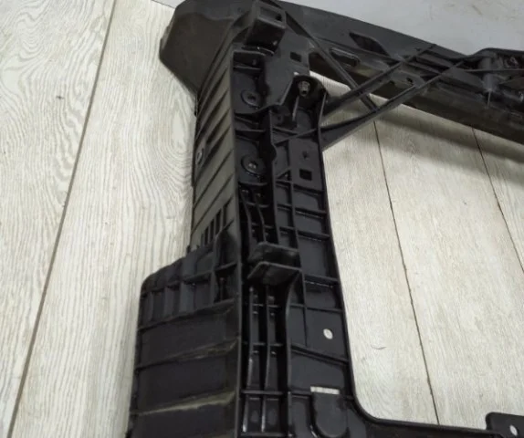 Панель радиатора (телевизор) для Skoda Rapid I NH3 2012-2017 на фотографиях