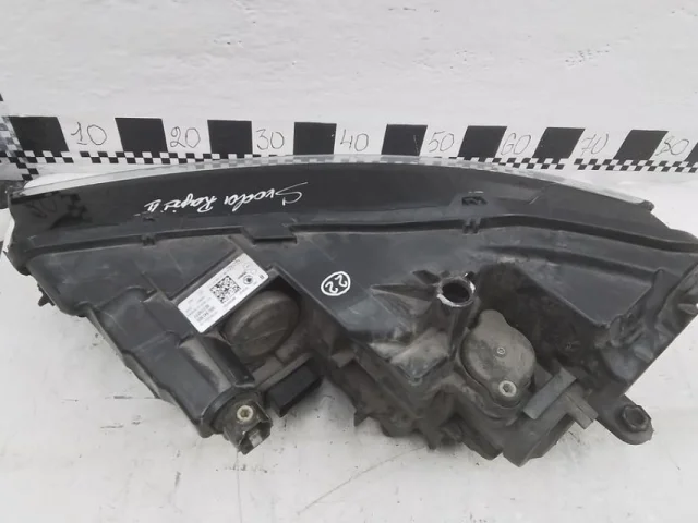 Фара ксенон левая для Skoda Rapid II 2020+ на фотографиях