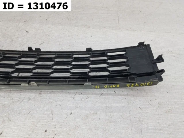 Решетка переднего бампера для Skoda Rapid I rest NH3 2017-2020 на фотографиях