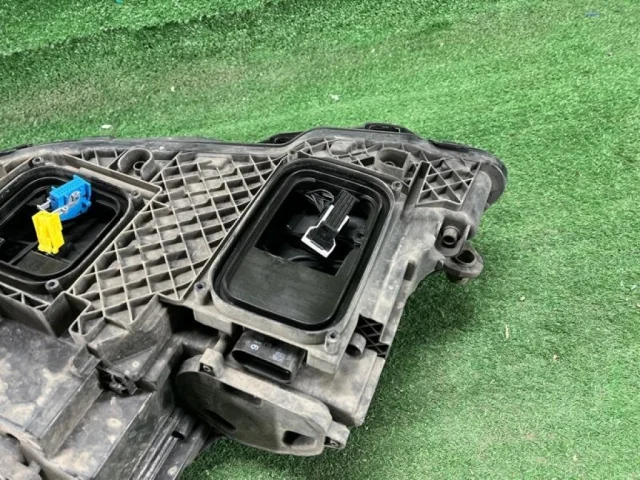 Фара правая для Mercedes-Benz E class C207 2009-2017 на фотографиях