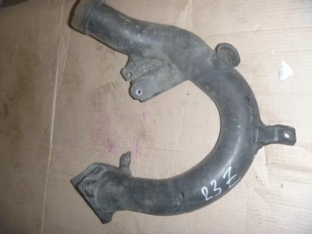 Впускной патрубок воздушного фильтра для Toyota RAV4 XA40 rest 2015-2019 на фотографиях