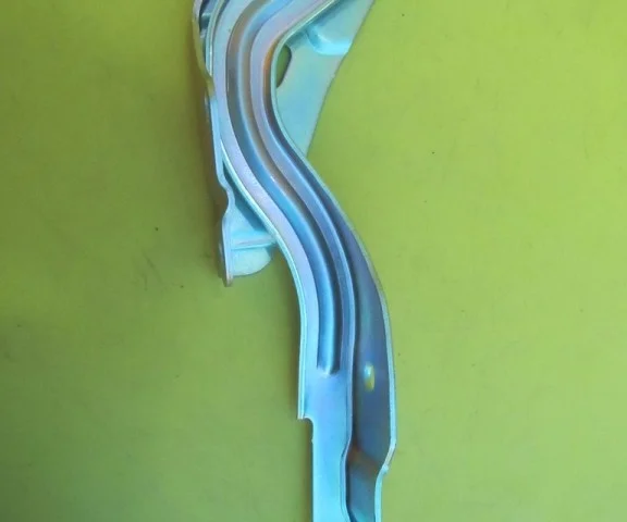 Петля капота левая для Hyundai Solaris 1 RB (2011-2013) на фотографиях