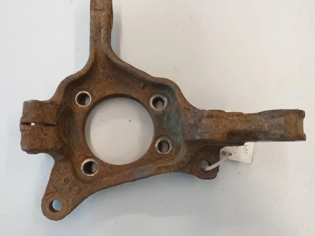 Кулак поворотный левый для Subaru Legacy BL/B13 2003-2009 на фотографиях