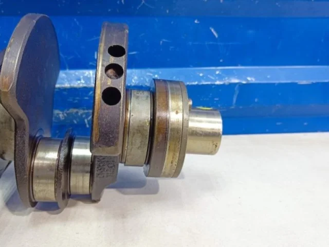 Коленвал для Kia Carnival 1 UP/GQ 1998-2006 на фотографиях