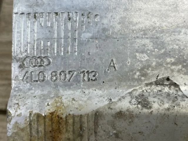 Усилитель бампера передний верхний для Audi Q7 4L 2005-2015 на фотографиях