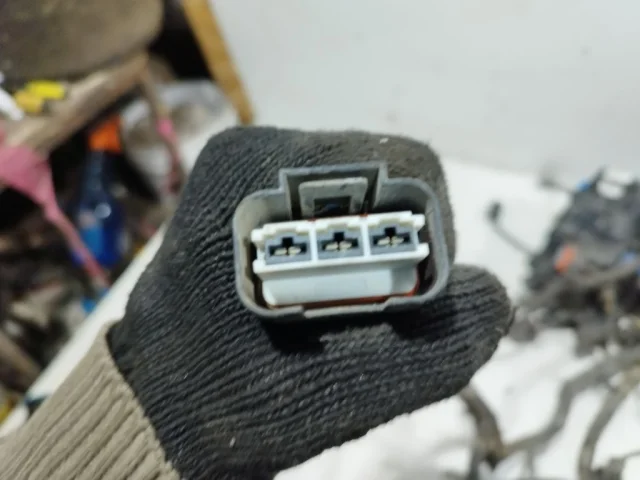 Проводка моторного отсека для Hyundai Solaris 1 рестайлинг 2014-2017 на фотографиях