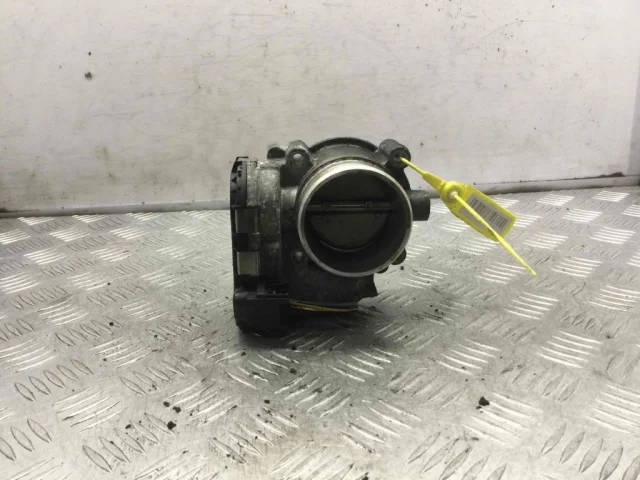 Дроссельная заслонка для Mercedes-Benz C class CL203 2000-2008 на фотографиях