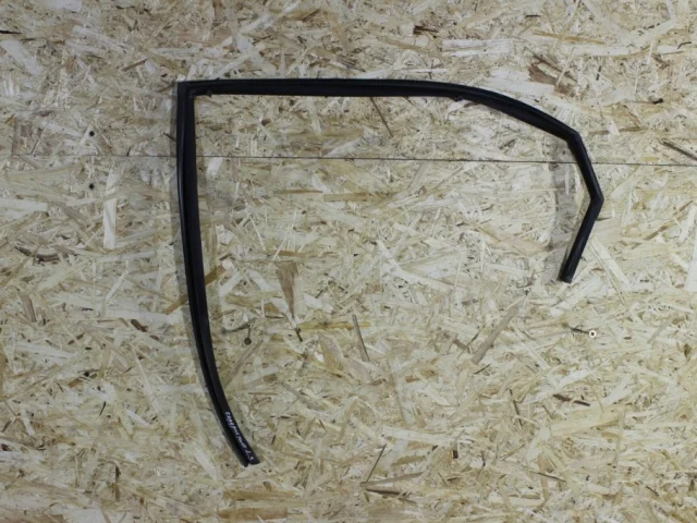 Уплотнитель задней левой двери для Hyundai Solaris 2 (2017-2022) на фотографиях