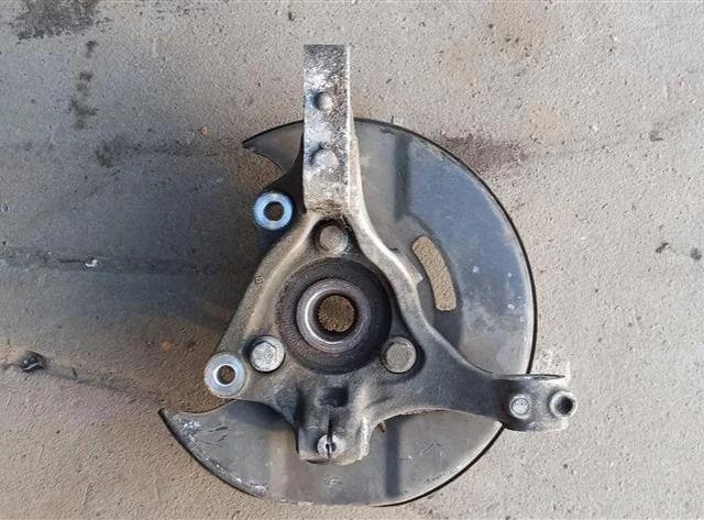 Кулак поворотный правый для Opel Insignia Седан A 2008-2017 на фотографиях