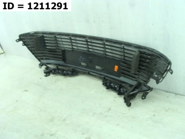 Решетка радиатора для Toyota Corolla E210 Седан (RU) 2019+ на фотографиях