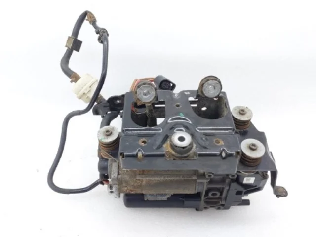 Компрессор пневмоподвески задний для Audi Q7 4M 2015+ на фотографиях