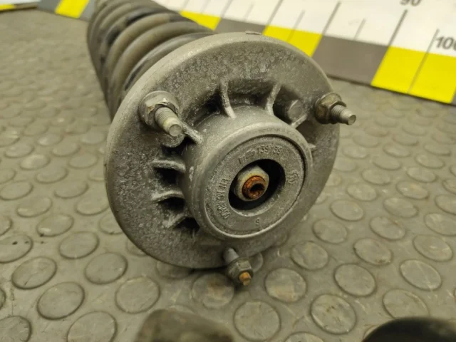 Пружина амортизатора задняя для BMW 5er Ф10 2010-2013 на фотографиях