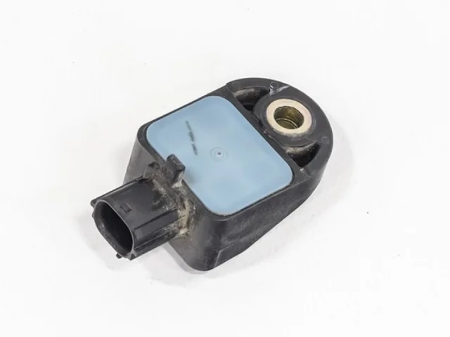 Датчик лобового удара для Toyota Corolla E140/E150 Седан 2006-2013 на фотографиях