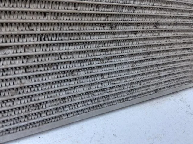 Радиатор кондиционера для Hyundai Solaris 1 RB (2011-2013) на фотографиях