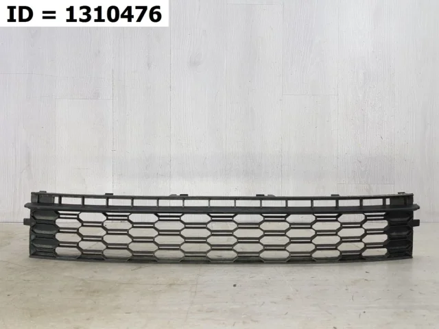 Решетка переднего бампера для Skoda Rapid I rest NH3 2017-2020 на фотографиях