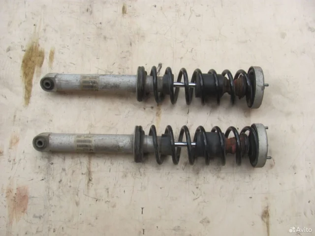 Пружина амортизатора задняя для BMW 5er Е60 2003-2010 на фотографиях