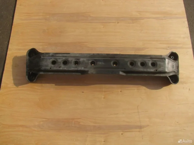 Балка передняя поперечная для Mitsubishi Pajero V70 5dr 1999-2006 на фотографиях