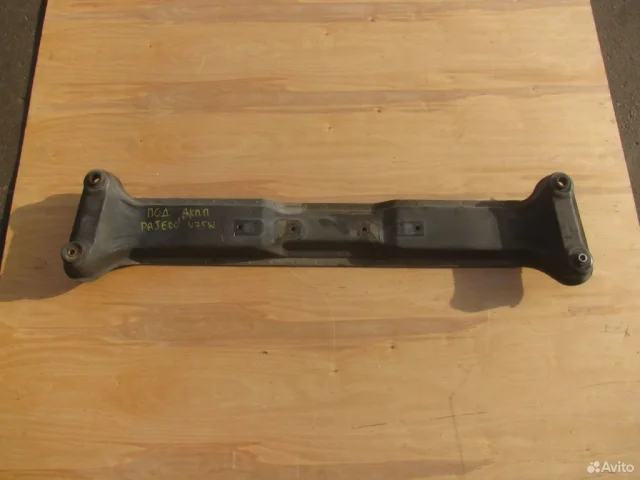 Балка передняя поперечная для Mitsubishi Pajero V70 5dr 1999-2006 на фотографиях