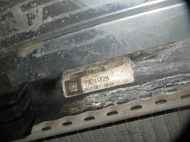 Радиатор охлаждения ДВС для Opel Insignia Универсал A 2008-2017 на фотографиях