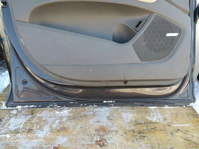 Уплотнитель передней правой двери для Audi Q7 4L 2005-2015 на фотографиях