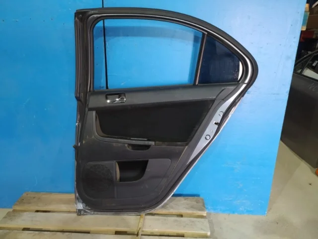 Дверь задняя правая для Mitsubishi Lancer 9 Седан CS 2003-2010 на фотографиях