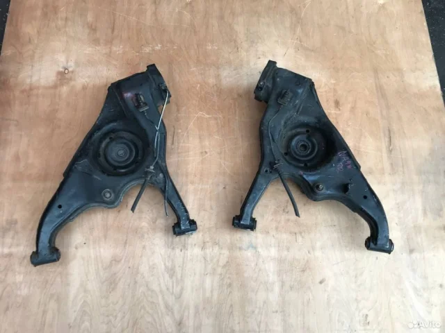 Рычаг задний левый нижний для Mitsubishi Grandis 2003-2011 на фотографиях