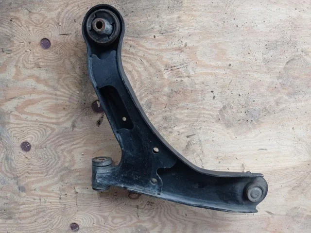 Качающийся рычаг правый для Suzuki Grand Vitara 2005-2014 на фотографиях
