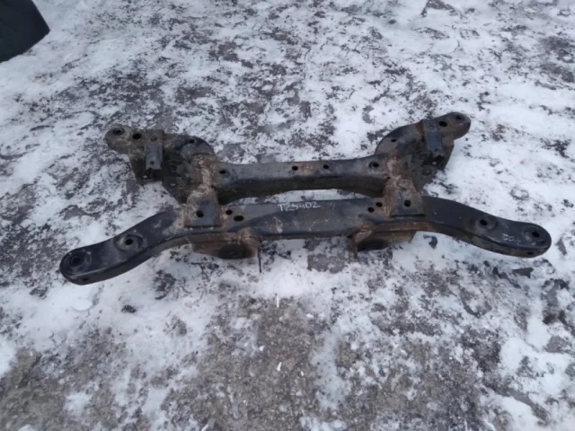 Задний подрамник для Opel Insignia Седан A 2008-2017 на фотографиях