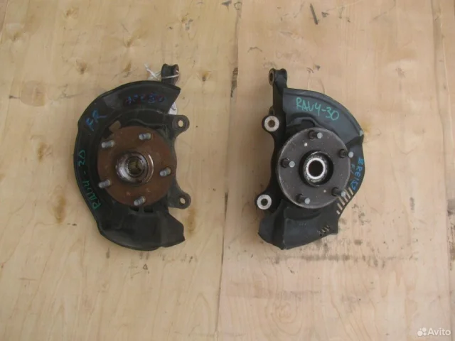 Кулак поворотный правый для Toyota Corolla E140/E150 Седан 2006-2013 на фотографиях