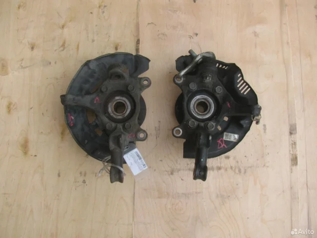 Кулак поворотный правый для Toyota Corolla E140/E150 Седан 2006-2013 на фотографиях