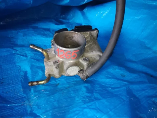 Дроссельная заслонка для Toyota RAV4 XA20 2000-2005 на фотографиях