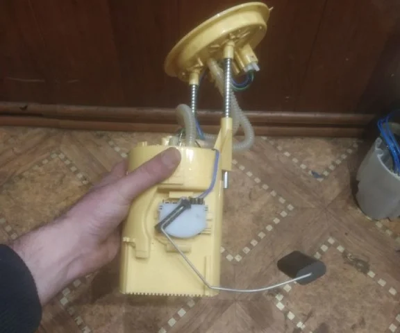 Топливный насос для BMW X3 F25 2010-2017 на фотографиях