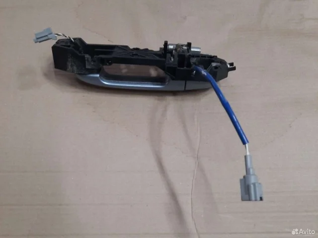 Двери для Nissan Tiida SC11 Седан 2007-2014 на фотографиях