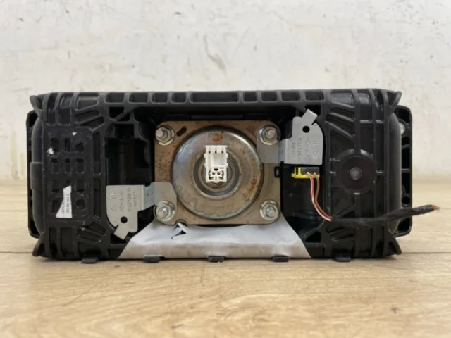 Подушка безопасности пассажира для Audi Q7 4M 2015+ на фотографиях