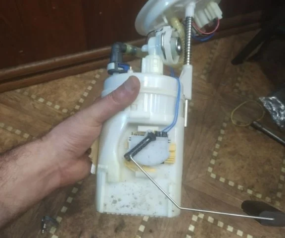 Топливный насос для BMW X3 F25 2010-2017 на фотографиях