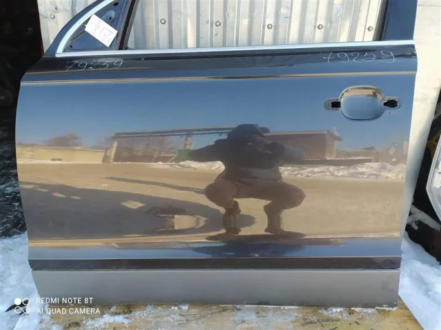 Уплотнитель передней правой двери для Audi Q7 4L 2005-2015 на фотографиях