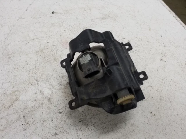 Противотуманка (ПТФ) передняя левая для Toyota Land Cruiser 200 2007-2015 на фотографиях