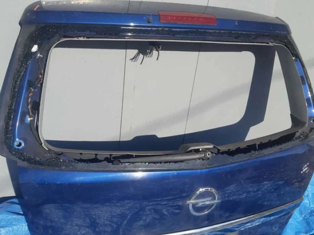 Крышка багажника для Opel Zafira B 2005-2015 на фотографиях