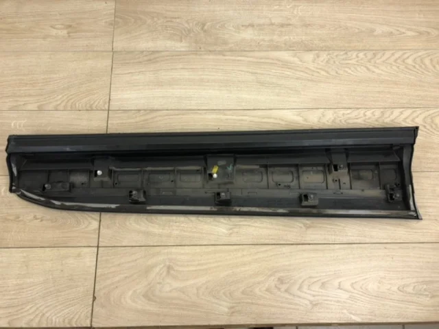 Накладка двери багажника для Audi Q7 4M 2015+ на фотографиях