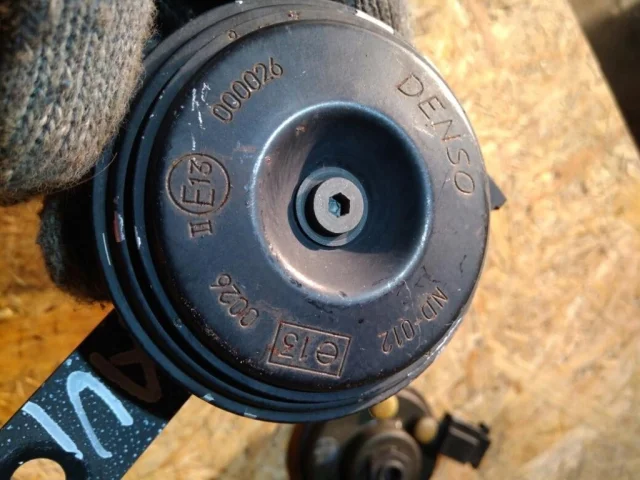 Звуковой сигнал для Toyota Corolla E140/E150 Седан 2006-2013 на фотографиях