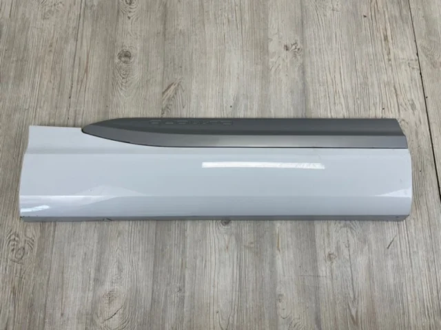 Стекло двери заднее правое для Audi Q7 4M 2015+ на фотографиях