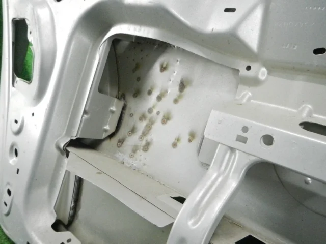 Крышка багажника для Volkswagen Touran 1T 2003-2015 на фотографиях