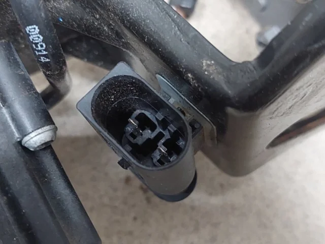 Компрессор пневмоподвески задний для BMW X5 Е70 2006-2013 на фотографиях